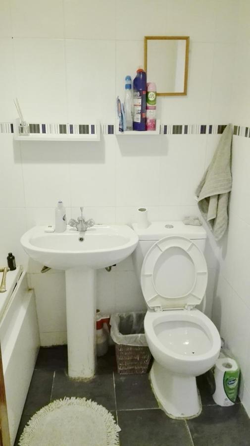 A Double Bedroom Near Glasgow City Centre Not In Great Condition Suitable For Short Stay Exterior photo