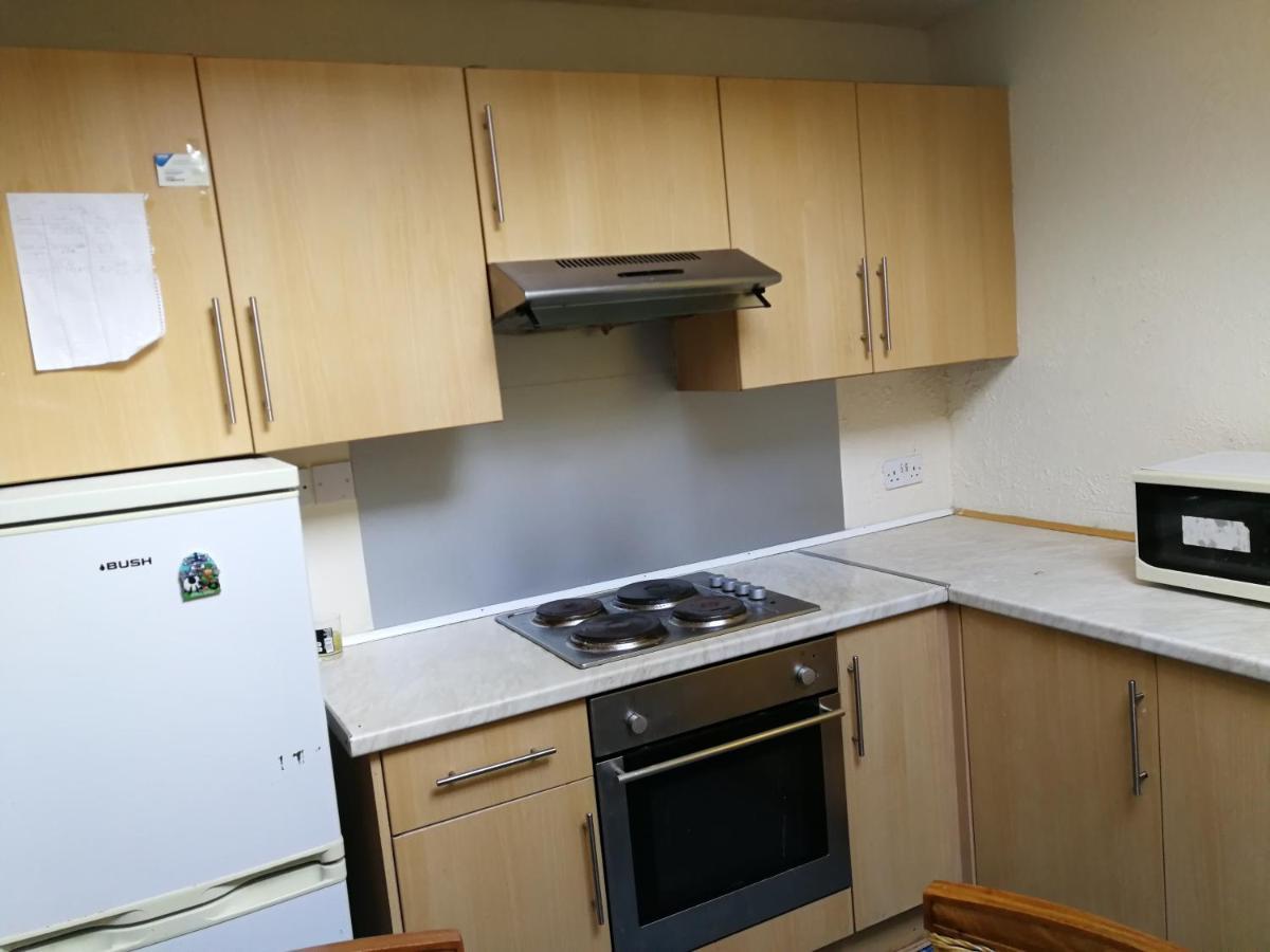 A Double Bedroom Near Glasgow City Centre Not In Great Condition Suitable For Short Stay Exterior photo